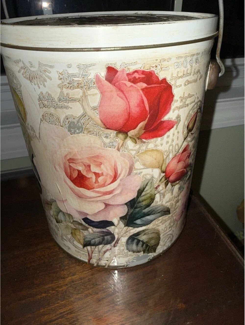 Vintage inspired decorative Pink Roses Tin Canister/Lid, shabby chic,cottagecore